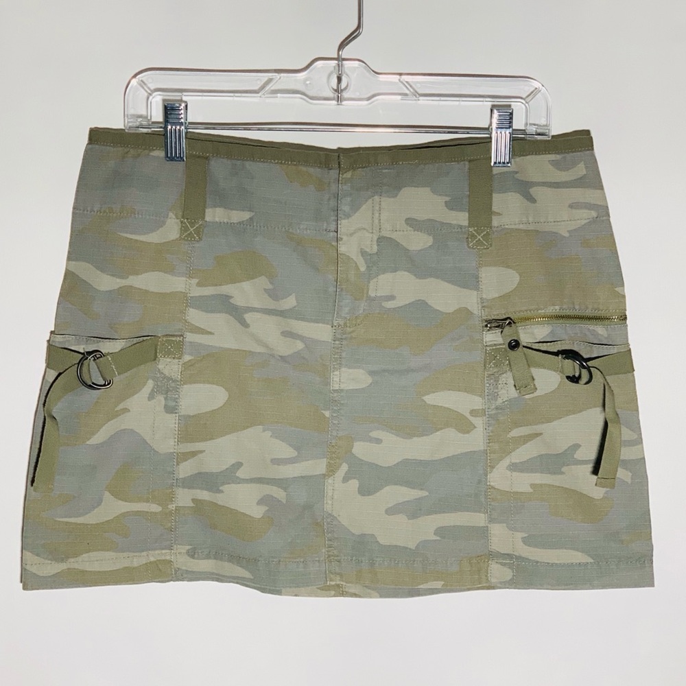 DKNY camo mini skirt with pockets, size 8